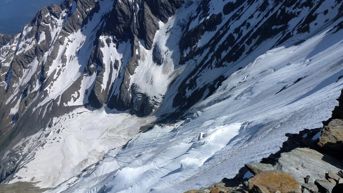 Mont Blanc : l'opération complexe de démontage de l'ancien refuge du Goûter