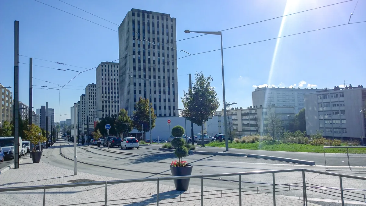 Sarcelles : une arme de guerre et des chargeurs découverts à proximité d'une synagogue