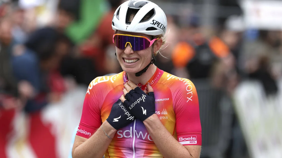 Tour de France Femmes : Le sacre de Demi Vollering consacre une nouvelle ère pour le cyclisme féminin