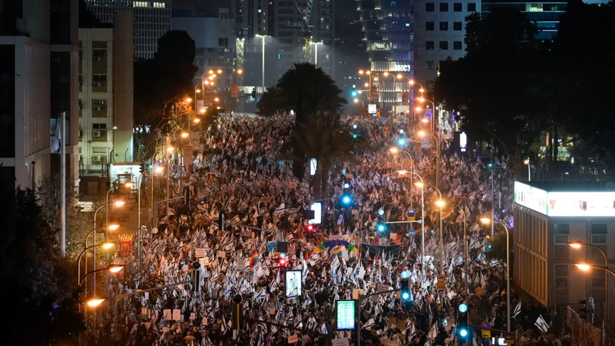 Tensions croissantes en Israël : une manifestation massive à Tel Aviv réclame la fin de la guerre à Gaza et une réponse à la crise alimentaire