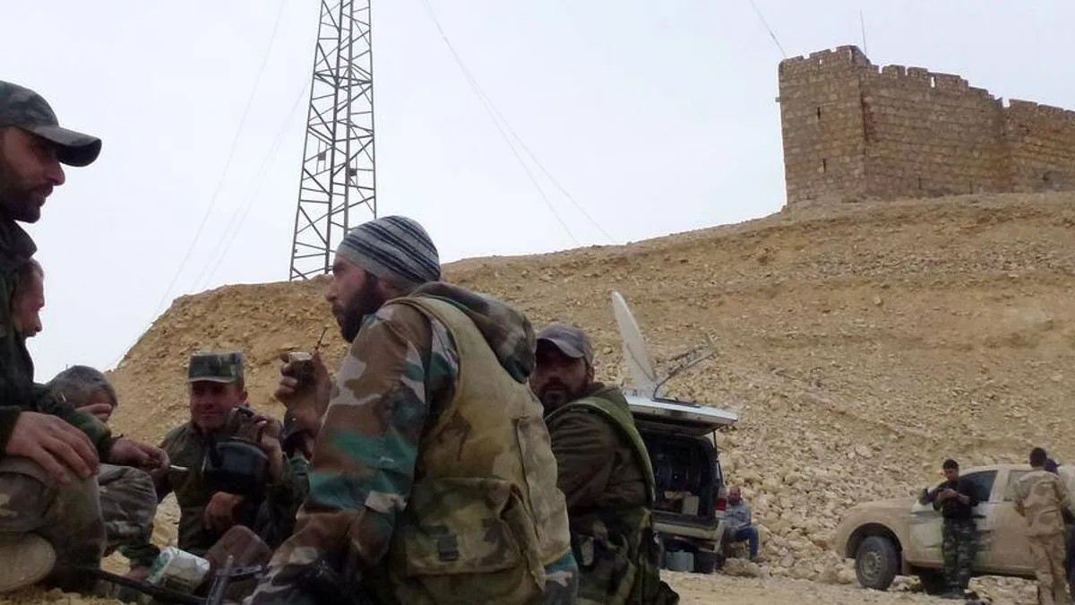 Syrie : les enjeux de la rencontre diplomatique entre Emmanuel Macron et Ahmad al-Charaa