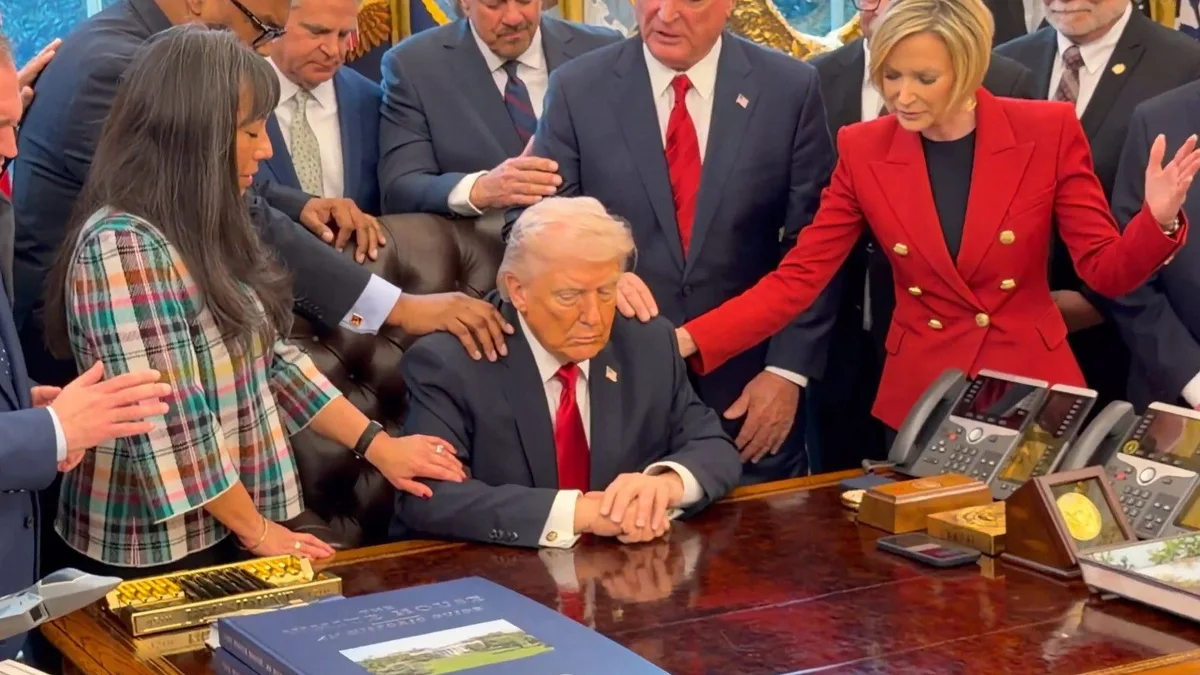 Symbolique et tensions : la prière des pasteurs au Bureau ovale sous l'ère Trump
