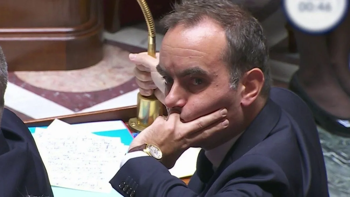 Tensions parlementaires après le 17 octobre : le gouvernement face à la pression